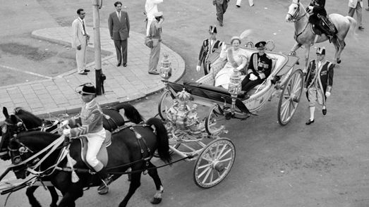 queen_first_visit__1411957000 (104K)